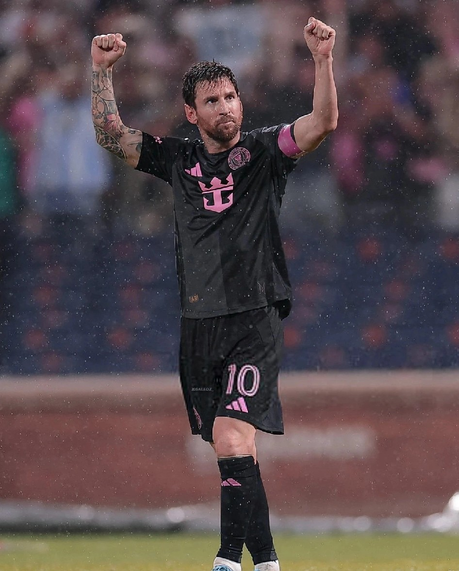 包含梅西迎来三赛季高光表现,瑞士队球迷沸腾!的词条 包含梅西迎来三赛季高光表现,瑞士队球迷沸腾!的词条